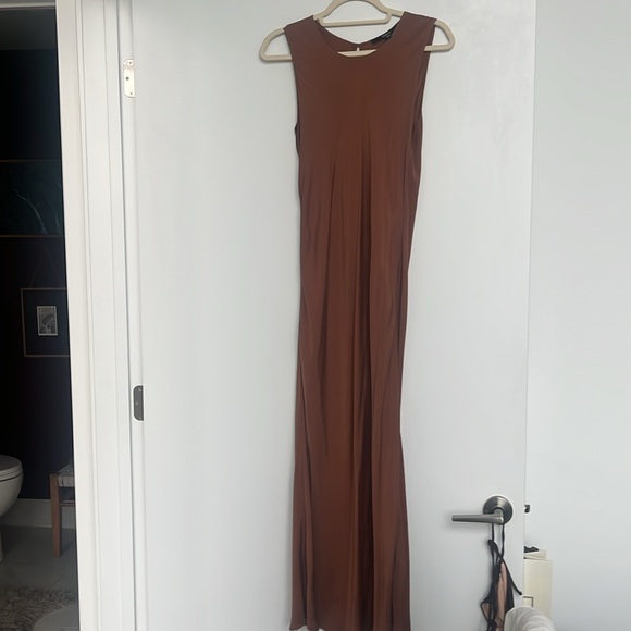 Quince Silk Tank Midi Dress - Picture 3 of 9